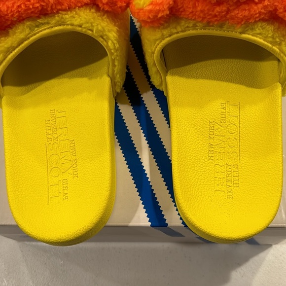 NIB Adidas JS Adilette Teddy - Picture 2 of 3